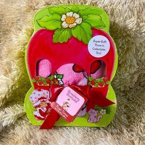 Strawberry shortcake super soft throw blanket and collectible box